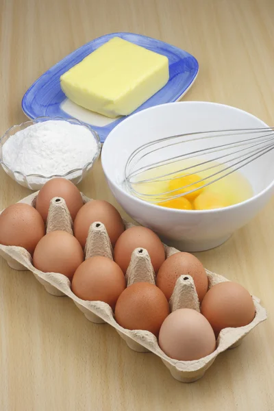 Ovos, farinha e manteiga . — Fotografia de Stock