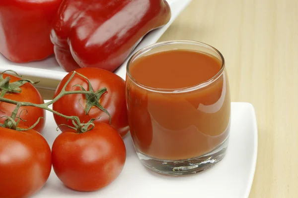 Jugos y tomates . — Foto de Stock