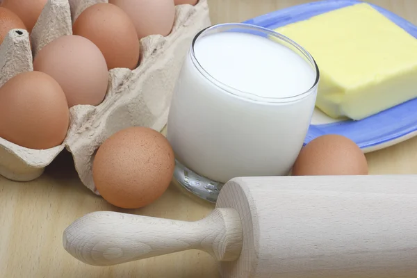 Яйця, молоко та масло . — стокове фото