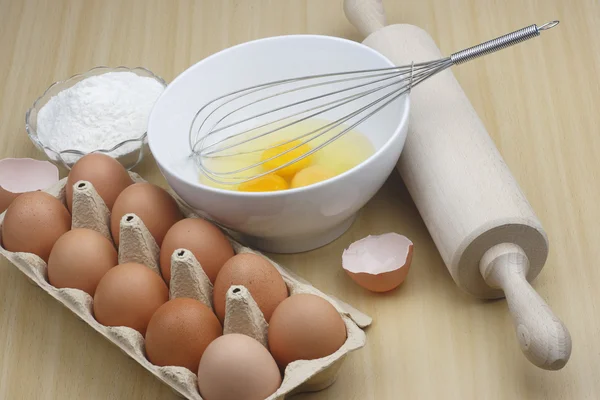 鸡蛋和面粉τα αυγά και το αλεύρι. — Φωτογραφία Αρχείου