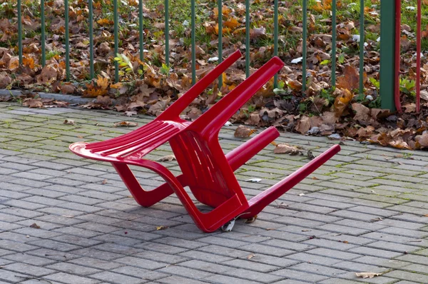 Пластиковый стул — стоковое фото