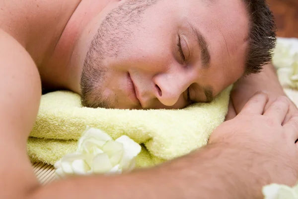 Homem em massagem — Fotografia de Stock