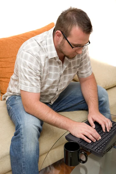 Homem com laptop — Fotografia de Stock