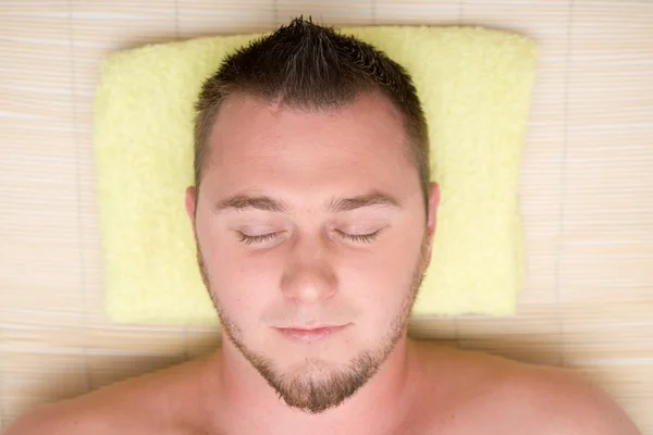 Mannen i massage — Stockfoto