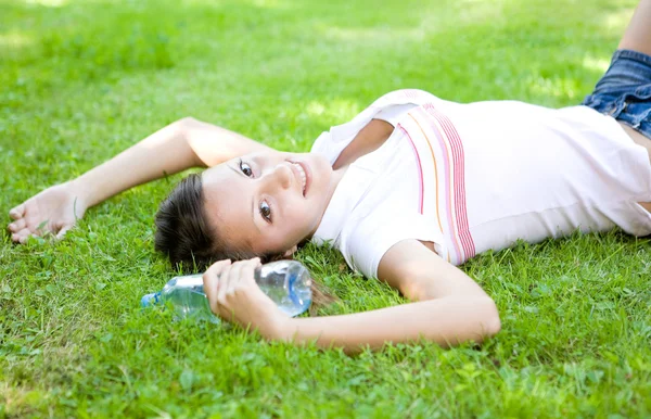Adolescente relaxante — Fotografia de Stock
