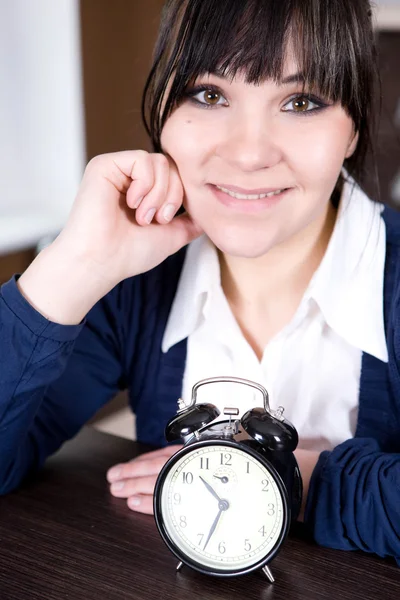 Frau mit Uhr — Stockfoto