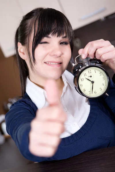 Mujer con reloj — Foto de Stock