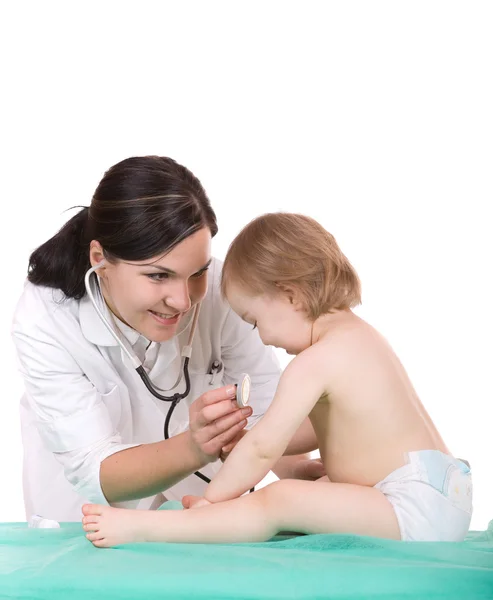 Mädchen mit Kinderarzt — Stockfoto