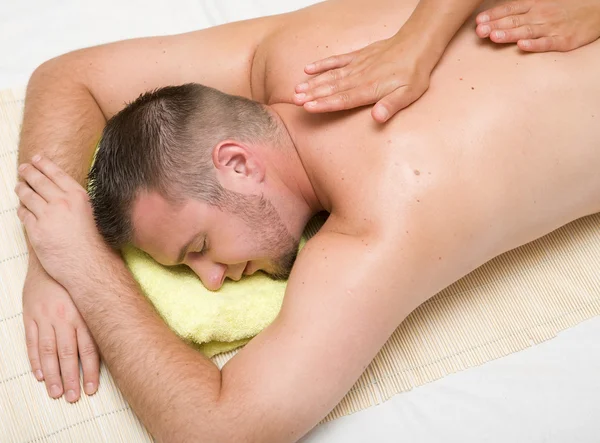 Homem em massagem — Fotografia de Stock