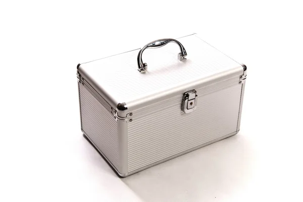Коробка из серебра с замком — стоковое фото
