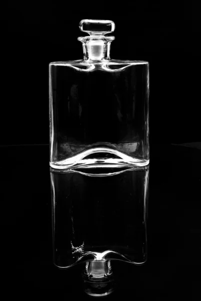 Порожній прозорий скляний карафе — стокове фото