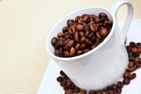 Coffee cup and coffe beans — Stock Photo, Image
