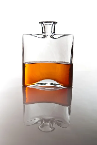スコッチ ウイスキーやバーボンのデカンタ — ストック写真