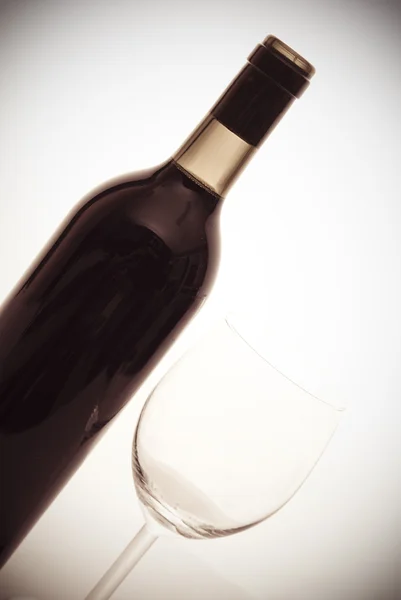ボトル入りワインとワイングラス — ストック写真