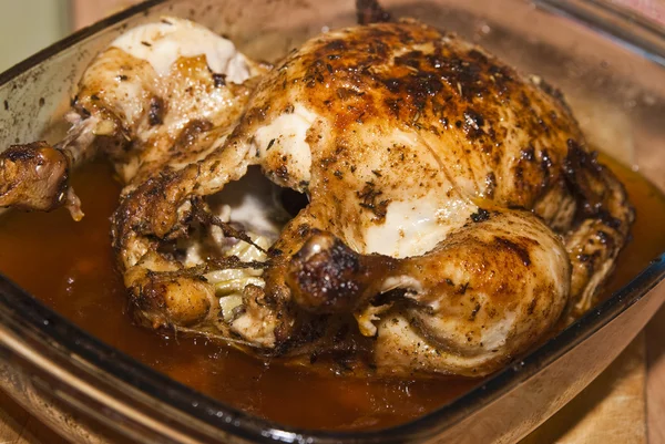 Čerstvé šťavnaté smažené kuře — Stock fotografie