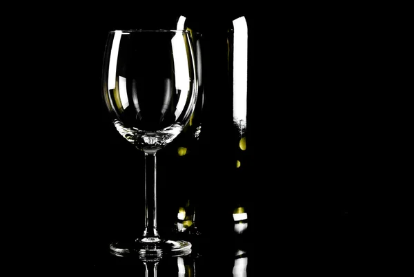 Bottiglia di vino e bicchiere da vino — Foto Stock