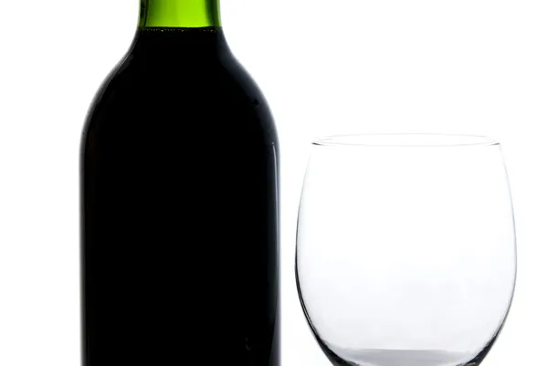 Бутылка вина и бокал вина — стоковое фото