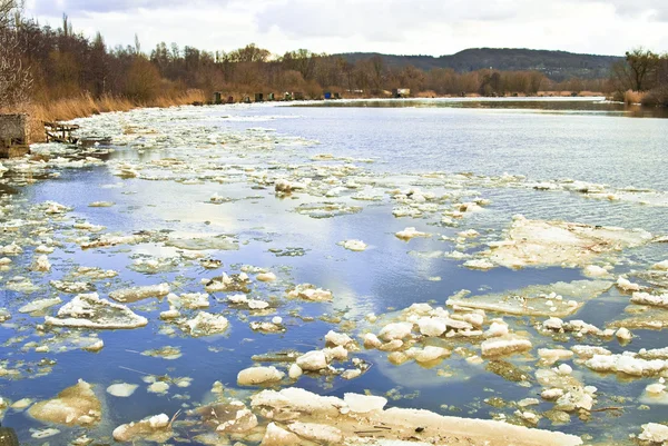 川の流氷 — ストック写真