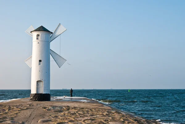Moinho de vento à beira-mar — Fotografia de Stock
