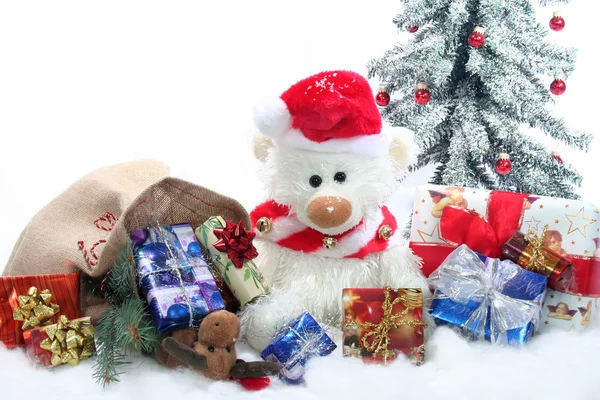 Αρκουδάκι με πολλά χριστουγεννιάτικα δώρα — Φωτογραφία Αρχείου
