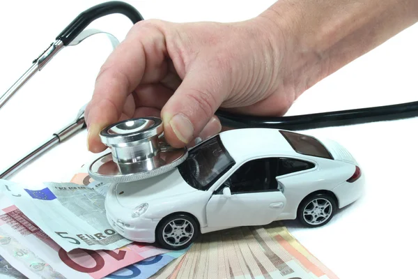 Steteskop ile araba ve para — Stok fotoğraf