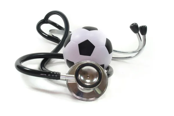 Estetoscópio com futebol — Fotografia de Stock
