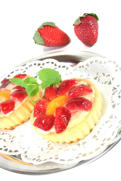 Strawberry tarts with mint — Stock Photo, Image