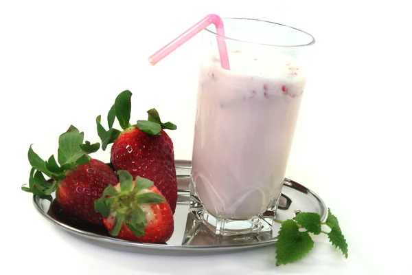 Shake aux fraises avec mélisse — Photo