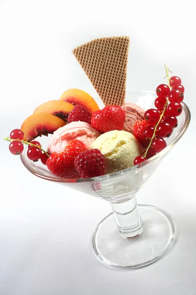 Ice cream with fruit — Stock Photo, Image