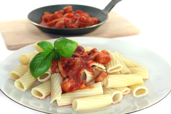 Tortiglion med tomatsås — Stockfoto