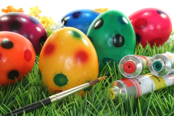 Dipingere le uova di Pasqua — Foto Stock