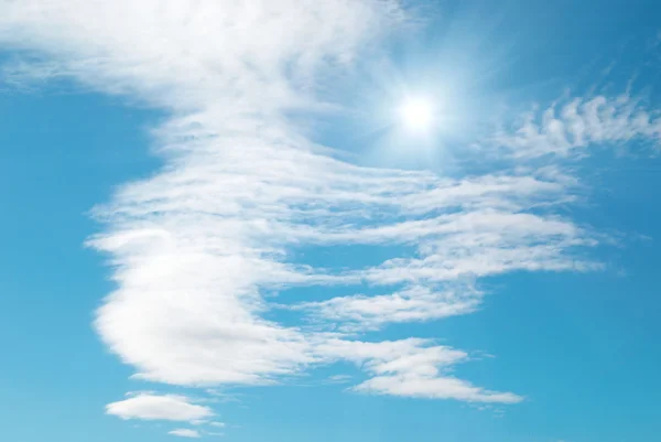 太阳、 云和天空 — 图库照片