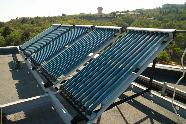Sistema di riscaldamento ad acqua solare sottovuoto — Foto Stock