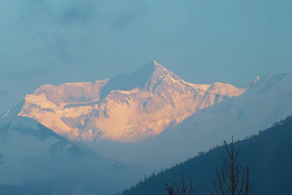 在尼泊尔的山日出 — 图库照片