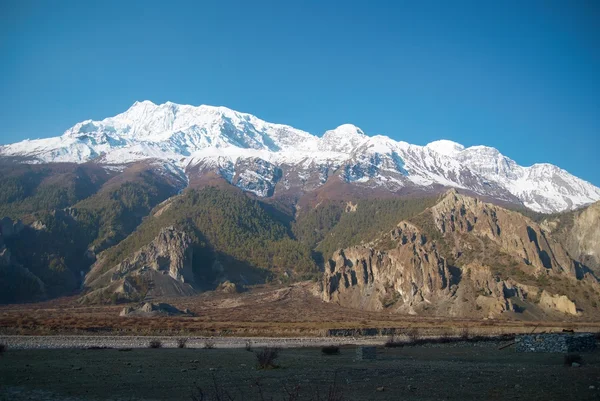 Tibetaanse besneeuwde bergen — Stockfoto