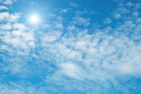 Wolken en zon — Stockfoto