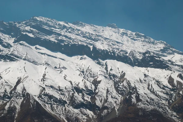 Montanhas tibetanas nevadas — Fotografia de Stock