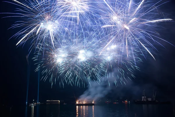 Bellissimo saluto e fuochi d'artificio — Foto Stock