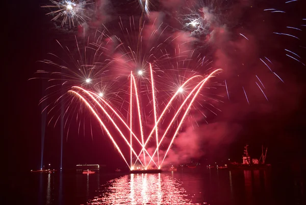 Bellissimo saluto e fuochi d'artificio — Foto Stock