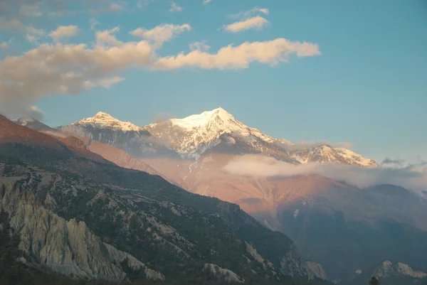 Ανατολή του ηλίου στο βουνό, Νεπάλ — Φωτογραφία Αρχείου
