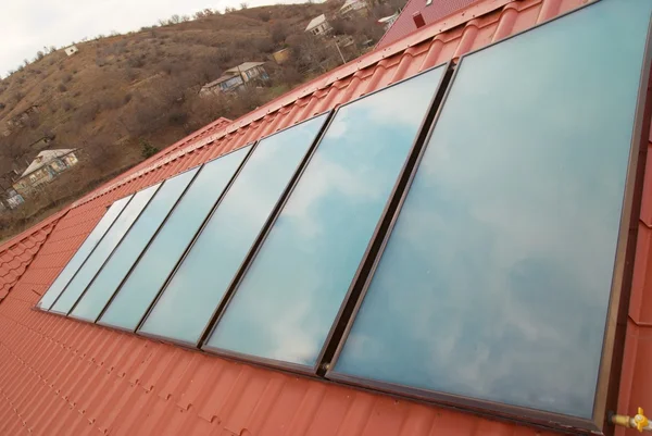 Système solaire de chauffage de l'eau — Photo