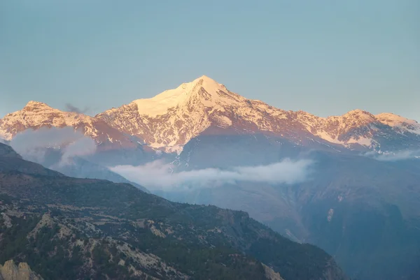 Схід сонця в гору, Непал — стокове фото
