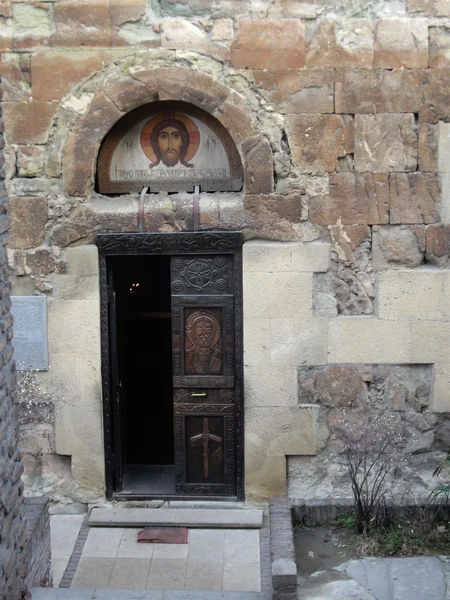 En dörr till den gamla kyrkan — Stockfoto