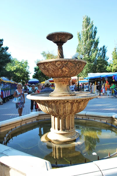 Evpatoriya. Dolgu üzerinde çeşme.