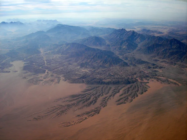 Blick aus dem Flugzeug in die Wüste — Stockfoto