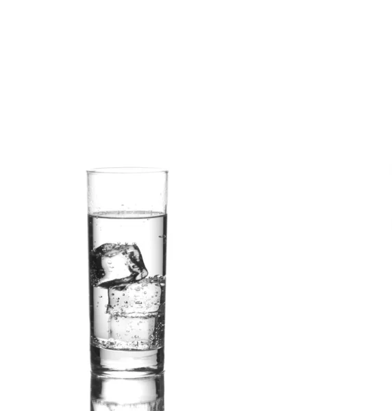 Стакан воды — стоковое фото