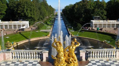 peterhof pınarlarına