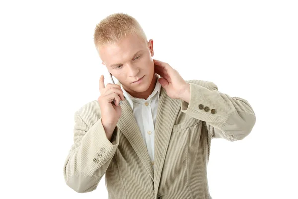 Улыбающийся бизнесмен с помощью телефона — стоковое фото
