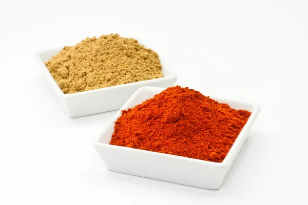 Chilipulver och koriander pulver — Stockfoto