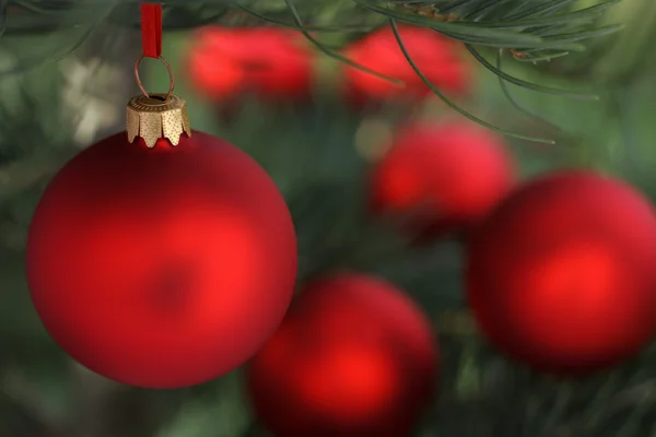 Χριστουγεννιάτικο δέντρο και κόκκινο γυαλί μπάλα — Φωτογραφία Αρχείου